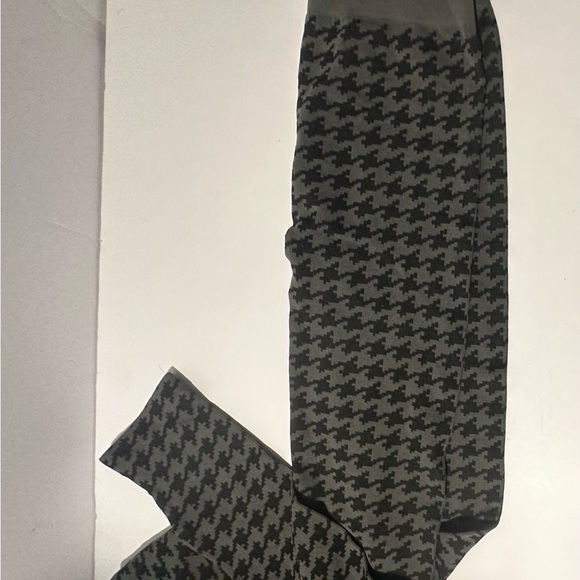 Gray and Black Houndstooth Checkered Leggings For Women and Teens. Size Meduim - Picture 2 of 2